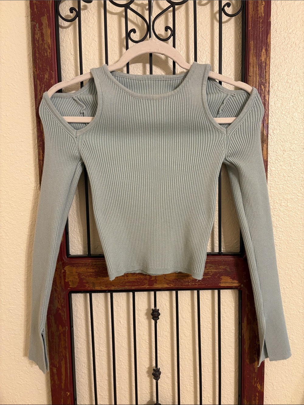Commense Light Blue Cold-Shoulder Ribbed Long-Sleeve Top